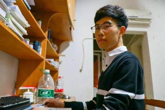 é•¿ç†å¦éœ¸å¯å®¤é‡Œå¼€â€œåŸ¹è®ç†ç级仅有4人挂科